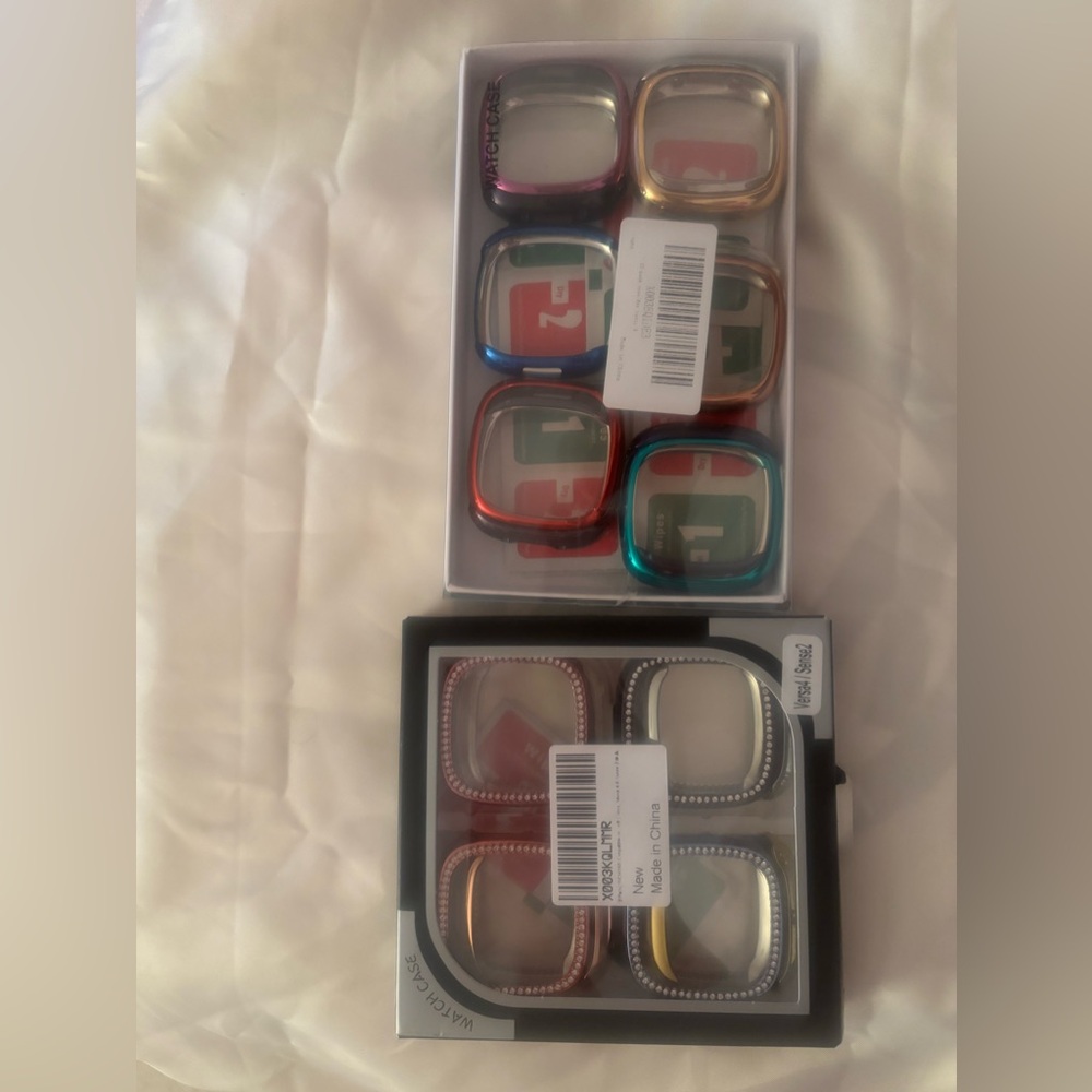 ***LIKE NEW!*** Fitbit Versa 4 Smartwatch CASES & WRISTBANDS